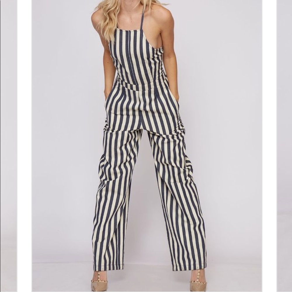 SALE🫶Strappy Back Jumpsuit - Picture 4 of 9